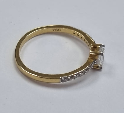 18ct gold diamond ring size N1/2
