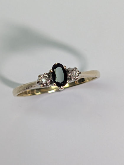 9CT GOLD DIAMOND/BLACK STONE RING