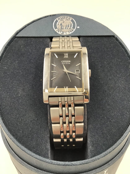 *** Bank Holiday Sales*** *Read Description* Citizen Eco-Drive E011 S023971 Bracelet Watch.