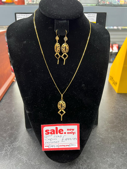 21ct Gold Chain and Pendant / Earrings 6.9g