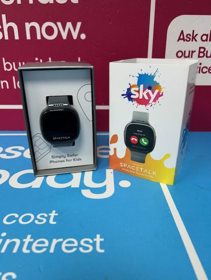 SKY SMART WATCH POWERD BY SPACETALK SIMPLY SAFER PHONES FOR KIDS **BOXED**