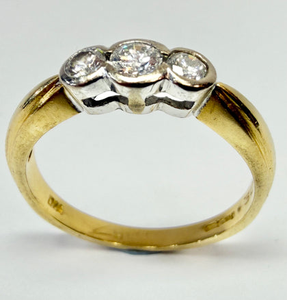 18ct yellow gold three stone diamond ring size O
