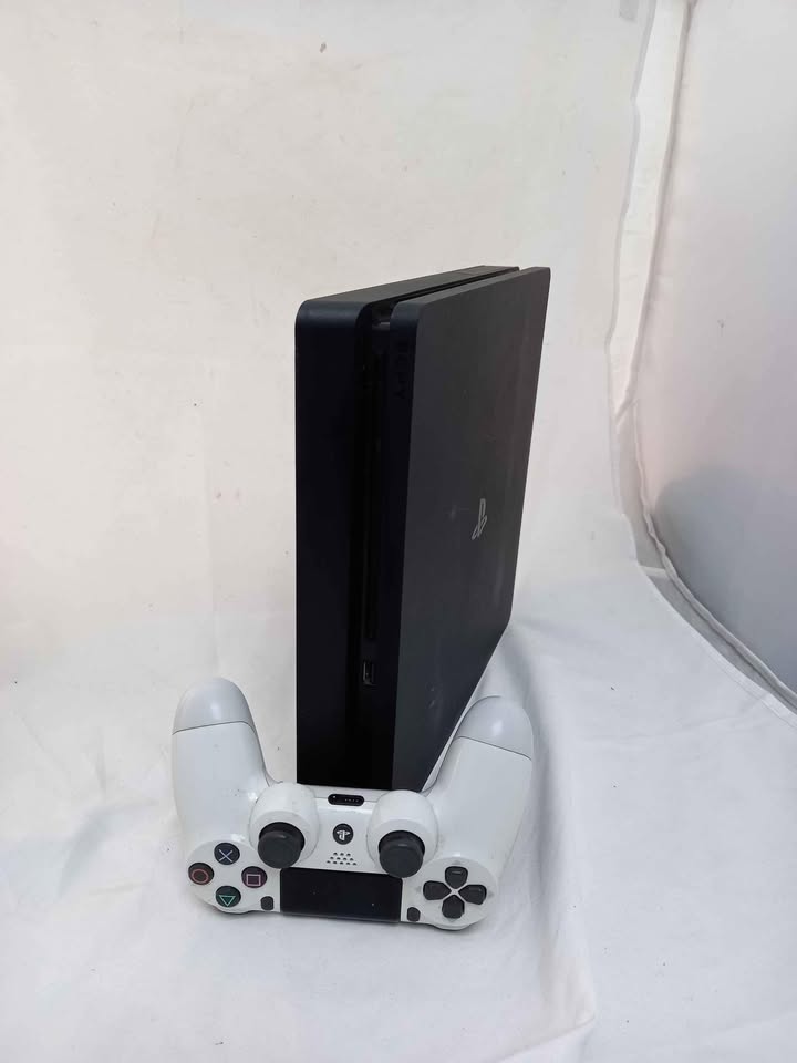 Deals PS4 console black 500gb