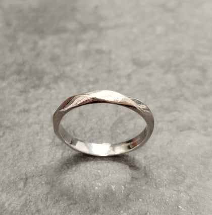 18ct White Gold Geometric Design Wedding Band Rind - Size N