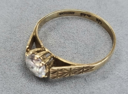 9ct Gold CZ Ring Size O1/2