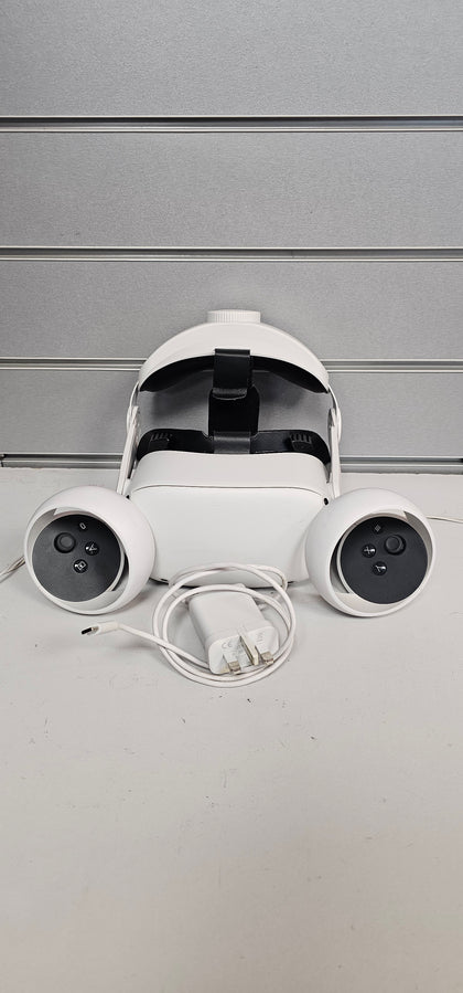 Meta Quest 64GB VR Headset & 3rd Party Strap