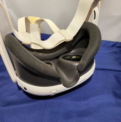Meta Quest 3 VR Headset (With Controllers) - 128GB