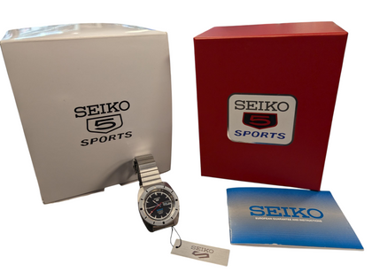 Seiko  automatic sports pepper black  watch boxed with additional strap