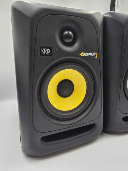 Rokit 5 monitor speakers