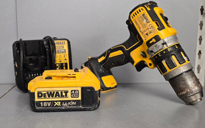 DeWalt dcd795 18v-XR Cordless Drill Comes With Battery & Charger.