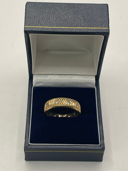 9ct Gold Ring With Clear stones