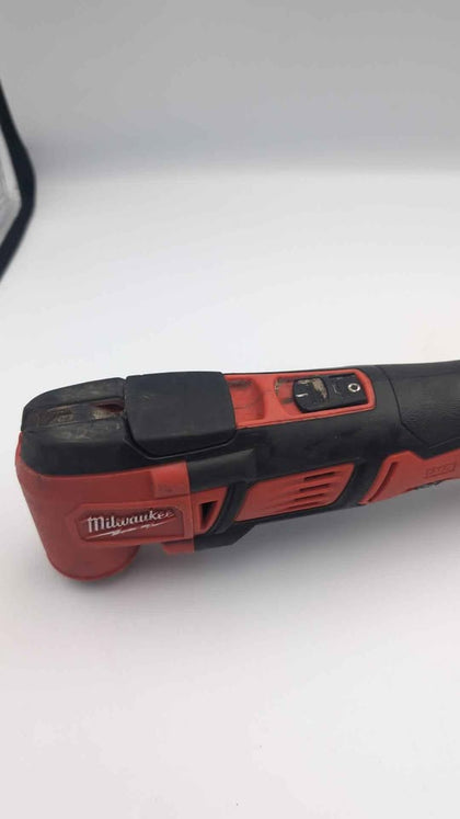 Milwaukee M18 18V Cordless Oscillating Multi Tool With 5.0AH Batt (No Charger)
