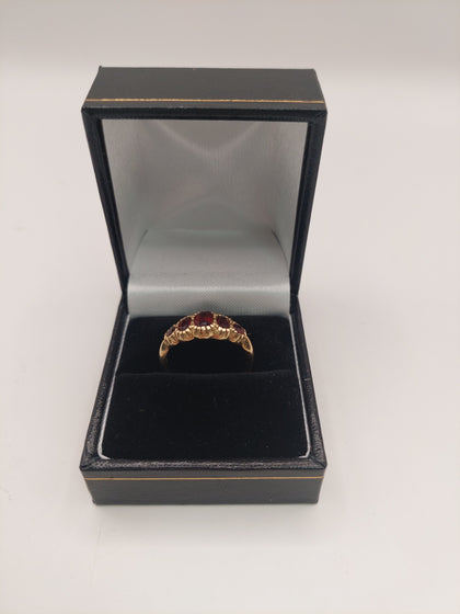 9k Gold Ring with red stones 2.5G Hallmarked(375)&Tested Size Q