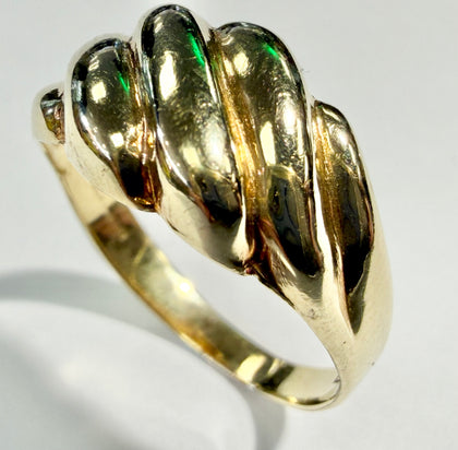 9ct yellow gold dome croissant ring size Q 1/2