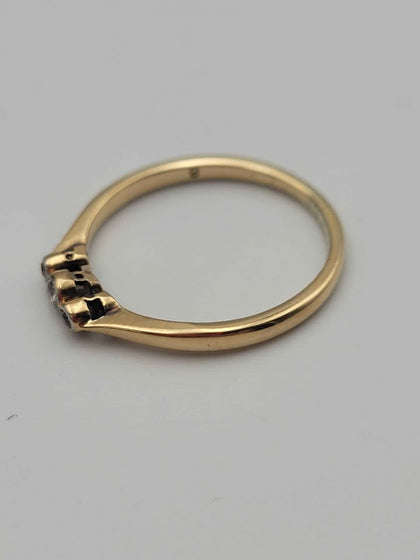 18ct Yellow Gold Cubic Zirconia Trilogy Ring – Size O – 2.08g