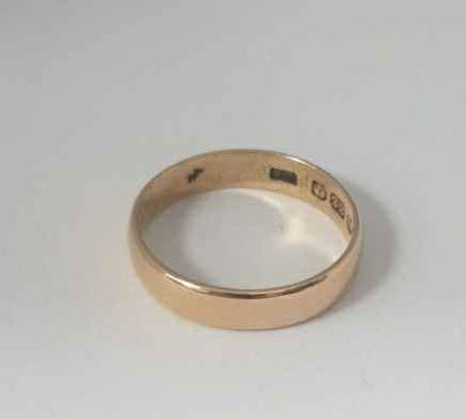 22CT wedding band ring, 3 Grams, size L.