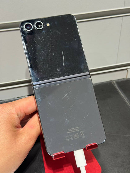 Samsung Z Flip 5 - Minor dead pixel - fully working