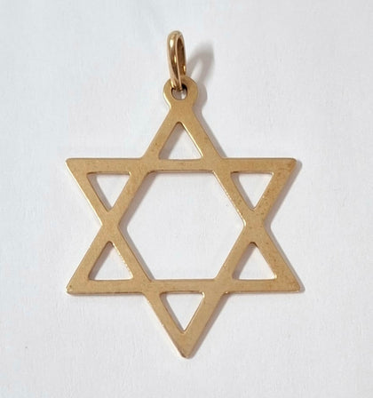 9 Carat Gold Chain and 9 Carat Gold Pendant