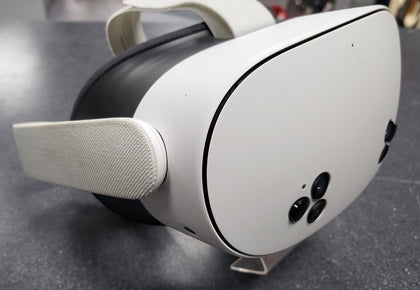 Meta Quest 3S VR Headset ; With Controllers - 128GB