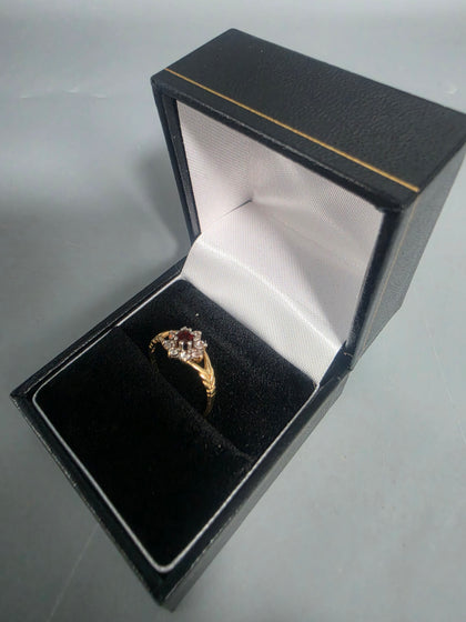 9ct GOLD RING RED STONE 375 2.2G Size L