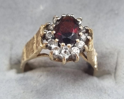 9ct Gold ring Red & Clear Stones Size K