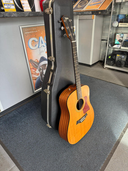 Taylor 110 Natural Acoustic Guitar in Hardline Case