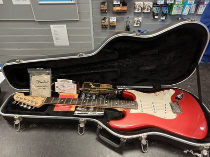 Fender  American Stratocaster® (2000-2008), Rosewood Fingerboard, Chrome Red