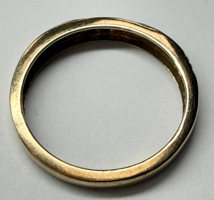 9ct Gold & Diamond Wave Ring Size P