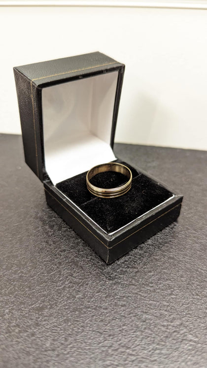 375 9CT HALLAMRKED, YELLOW GOLD, BAND DESIGN, SIZE:T, 2.7G, PRE OWNED, BOXED