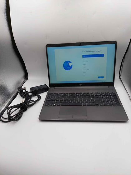 HP 255-G8 Ryzen 5 3500u 8GB Ram 256GB SSD Windows 11- scratches on casing