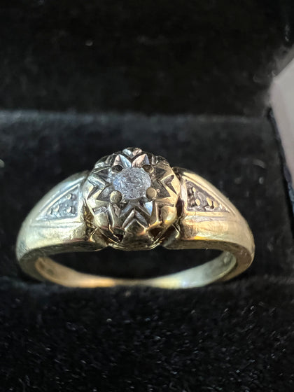 9CT RING 2.6GRAMS SIZE L LEIGH STORE.