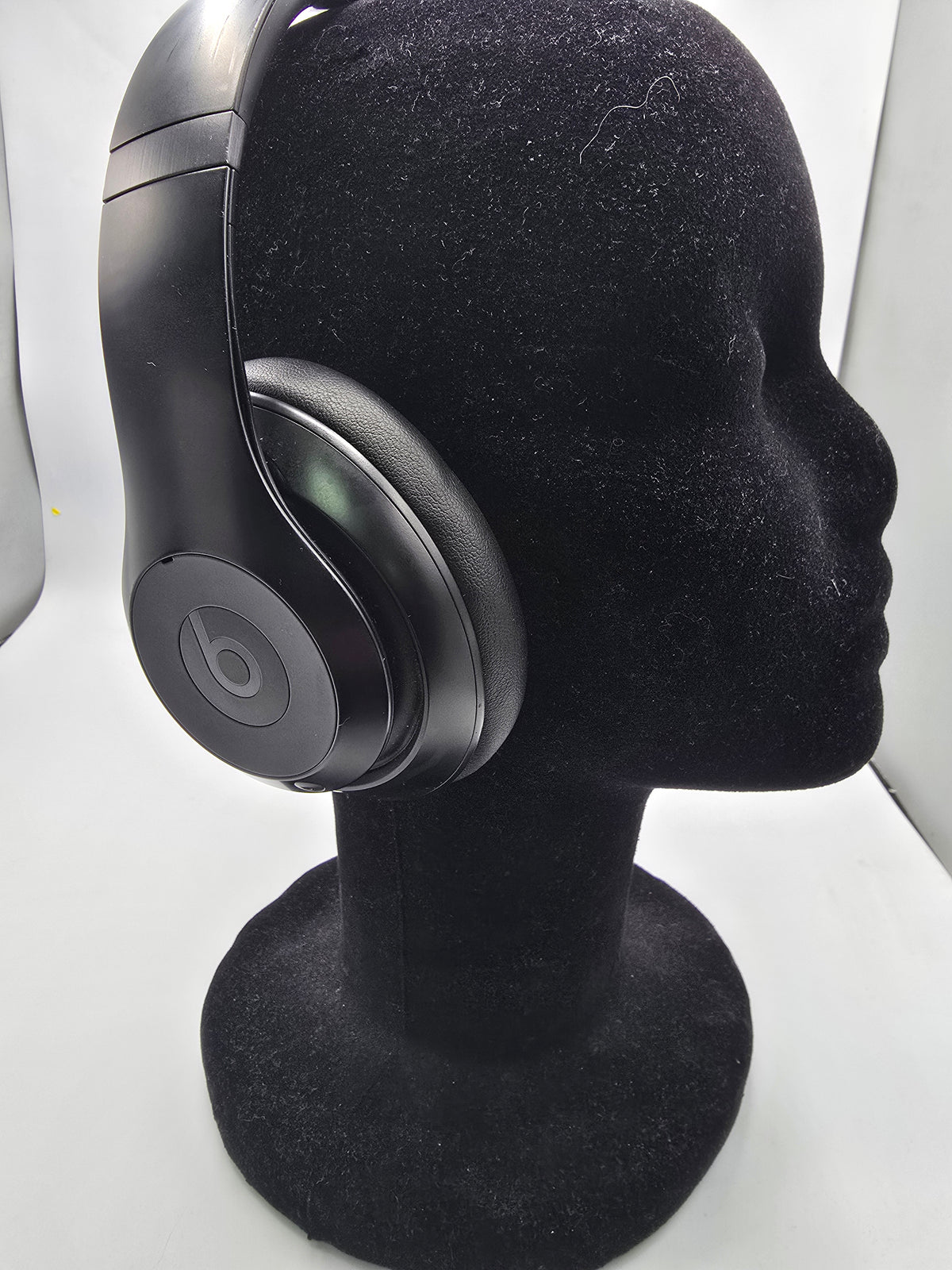 Beats Studio Pro Wireless Headphones black *24 month warranty