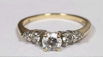 14K - Yellow Gold Ring With Clear Stones - 2.09G - Size M - Hallmarked