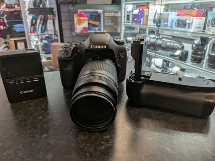 Canon Eos 7D Camera With 75-300mm Lens