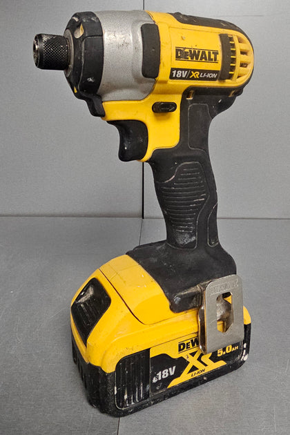 DEWALT DCF885 XR Lithium-Ion Impact Driver + 5.0ah battery