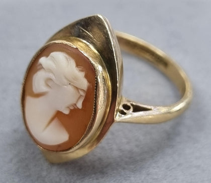 9ct gold cameo ring - Size N 1/2