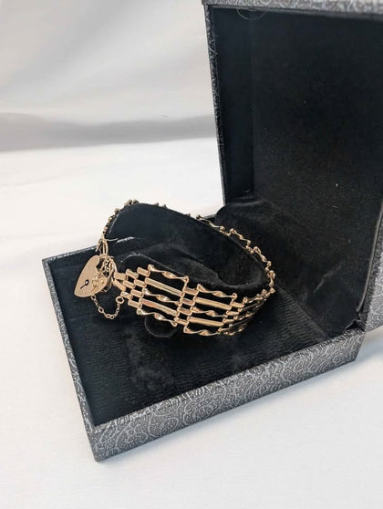 9ct Yellow Gold Gate Like Bracelet With Heart Clasp - 11.14 Grams - 8