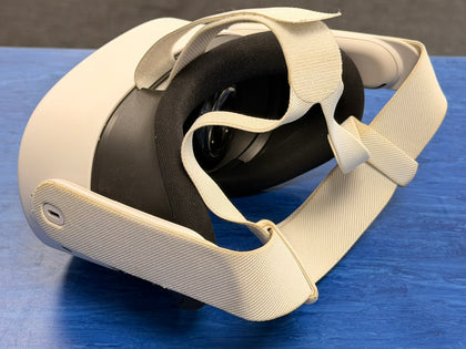 Meta Quest 3S VR Headset (With Controllers) - 128GB