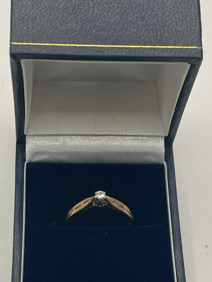 9ct Gold Ring With Clear Stone - L