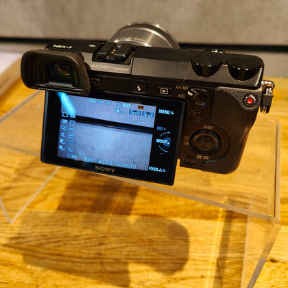 Sony NEX-7 Camera + Sony SEL30M35 Lens