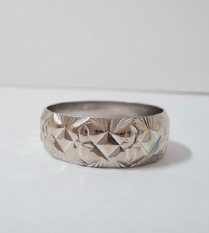 18 Carat White Gold Ring Size O