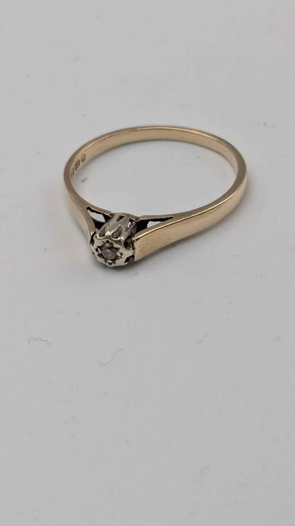 9ct Yellow Gold Single Cubic Zirconia Solitaire Ring - 1.60 Grams - Size O