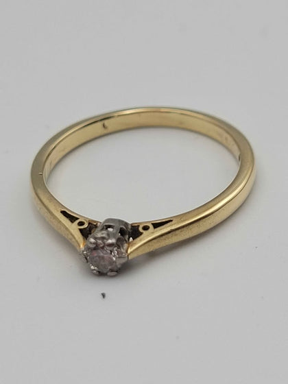 18ct Yellow Gold Solitaire Ring with CZ Stone – Size Q – 2.85 Grams – Classic Elegant Design