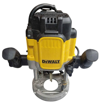 DeWALT DWE625 Plunge Router 230V with Strong box and accessories *collection only*
