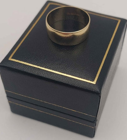 9ct yellow gold wedding band ring 3.4g Boxed, size R, hallmarked