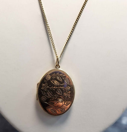 9ct Yellow Gold Chain And Oval Locket - 11.01G - 21