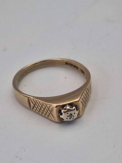 9ct Yellow Gold Ring With CZ Stone - Size N - 2.30 Grams