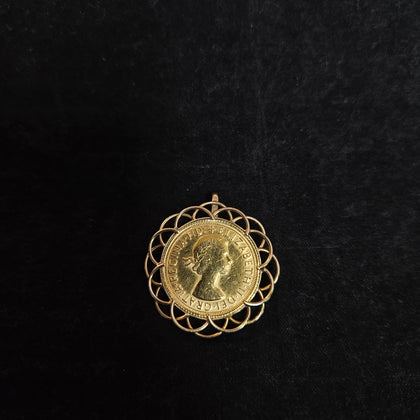 1967 Gold Sovereign Coin Elizabeth II Young Head & 9ct Mount - Full