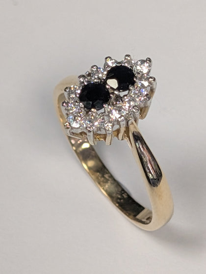 9ct gold ring with black stones