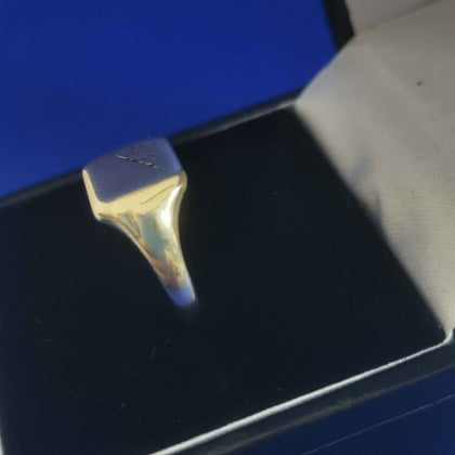 Hallmarked 375 - 9 karat gold ring - 2.8 grams - Size N - Box Included